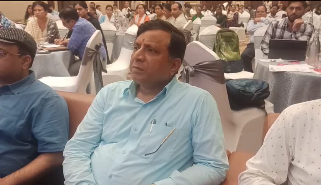 आईएसबीटी निकट स्थित एक होटल में भारतीय मानक ब्यूरो कार्यशाला आयोजित कार्यक्रम में शिक्षा महानिदेशक बंशीधर तिवारी सहित अन्य अतिथि। आईएसबीटी निकट स्थित एक होटल में भारतीय मानक ब्यूरो कार्यशाला आयोजित कार्यक्रम में शिक्षा महानिदेशक बंशीधर तिवारी सहित अन्य अतिथि।