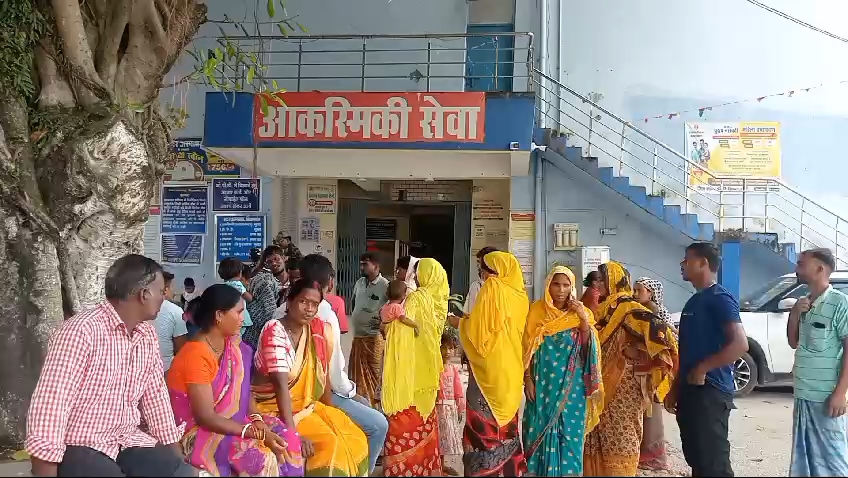 टेंपो के पलटने से चार लोग घायल एक की हालत नाजुक टेंपो के पलटने से चार लोग घायल एक की हालत नाजुक