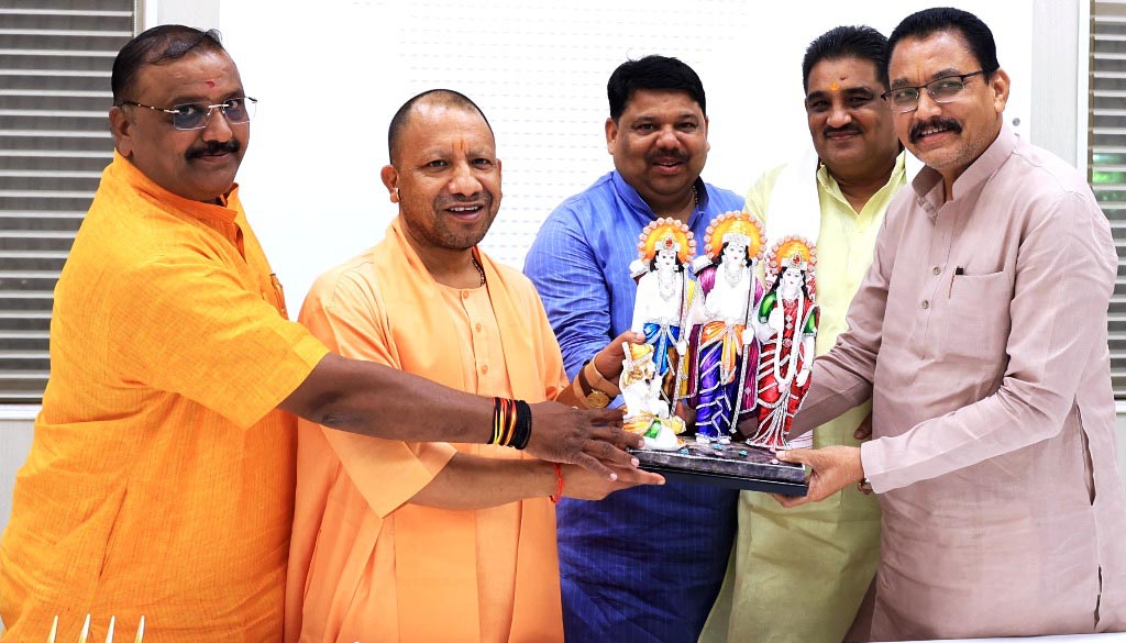 भगवान श्रीराम की तपोभूमि को अंतरराष्ट्रीय पर्यटक स्थल बनाने को सीएम योगी से मिले चित्रकूट के जनप्रतिनिधि भगवान श्रीराम की तपोभूमि को अंतरराष्ट्रीय पर्यटक स्थल बनाने को सीएम योगी से मिले चित्रकूट के जनप्रतिनिधि
