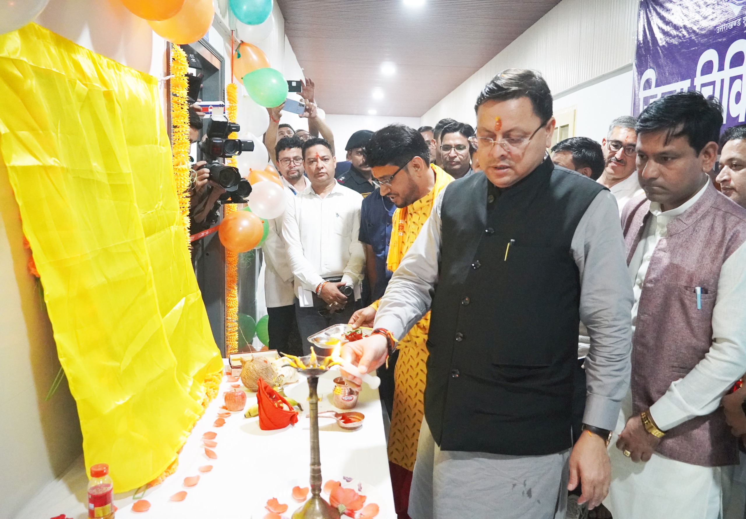 चंपावत में सीटी स्कैन मशीन का लोकार्पण करते मुख्यमंत्री चंपावत में सीटी स्कैन मशीन का लोकार्पण करते मुख्यमंत्री