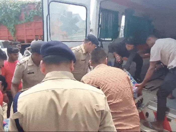 मुरैना : हत्या के आरोपित ने थाने में फांसी लगाकर किया सुसाइड, टीआई समेत तीन पुलिसकर्मी सस्पेंड मुरैना : हत्या के आरोपित ने थाने में फांसी लगाकर किया सुसाइड, टीआई समेत तीन पुलिसकर्मी सस्पेंड