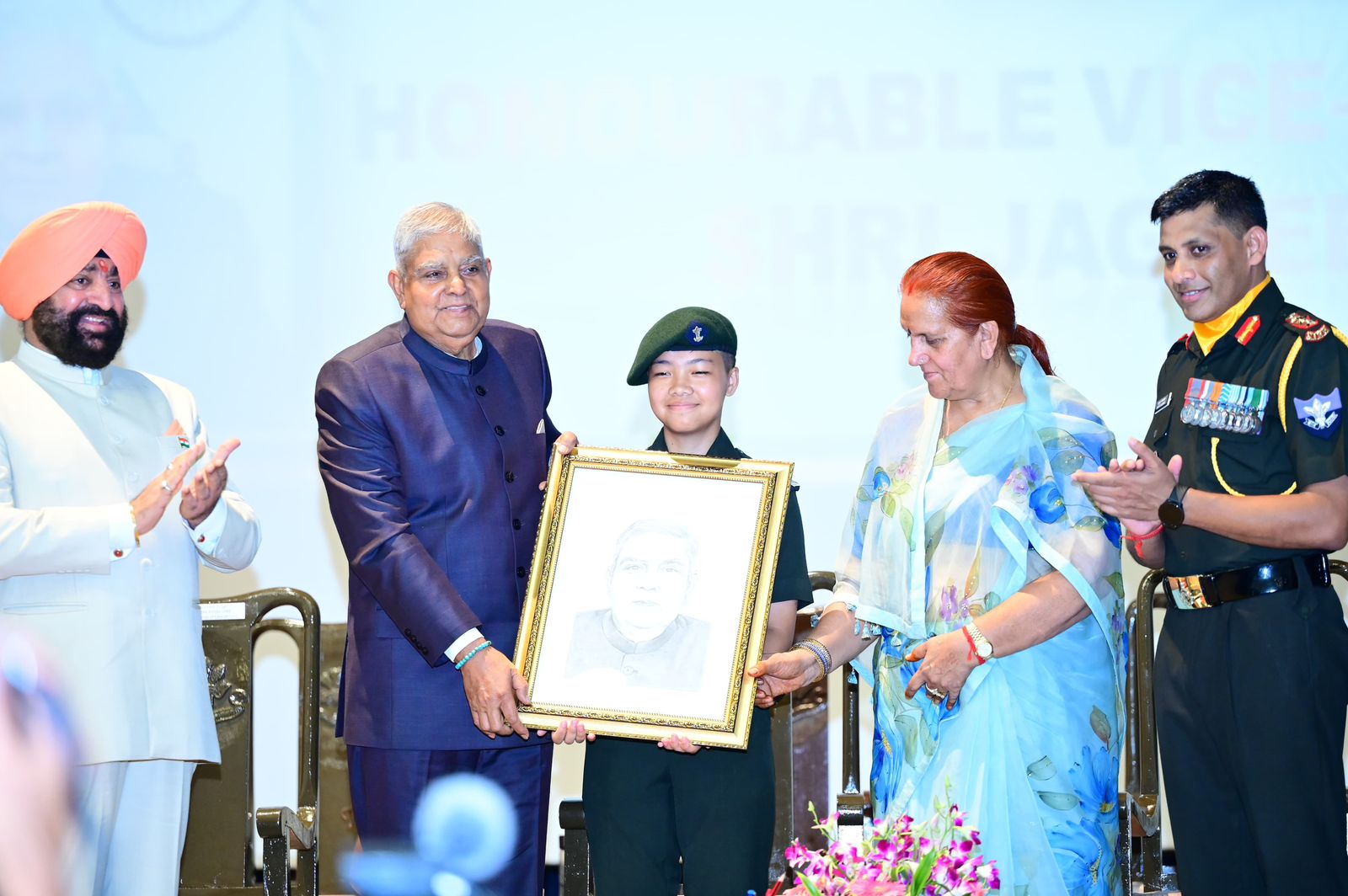उपराष्ट्रपति जगदीप धनखड़ रविवार को देहरादून स्थित राष्ट्रीय भारतीय सैन्य महाविद्यालय में। उपराष्ट्रपति जगदीप धनखड़ रविवार को देहरादून स्थित राष्ट्रीय भारतीय सैन्य महाविद्यालय में।