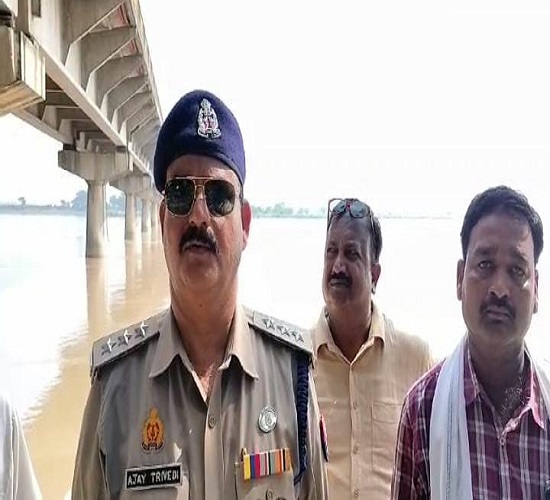 गंगा में डूबे डिप्टी डायरेक्टर स्वास्थ्य विभाग आदित्य वर्धन की तलाश जारी गंगा में डूबे डिप्टी डायरेक्टर स्वास्थ्य विभाग आदित्य वर्धन की तलाश जारी