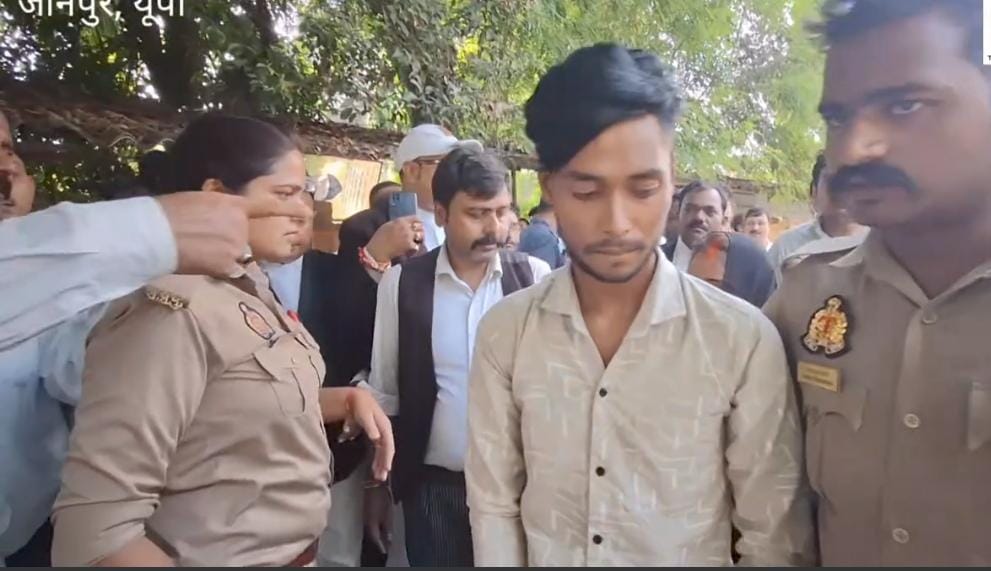 लव जिहाद बुर्का पहनकर कोर्ट पहुंची युवती ने मोहम्मद मुस्लिम से की शादी तो मचा हंगामा लव जिहाद बुर्का पहनकर कोर्ट पहुंची युवती ने मोहम्मद मुस्लिम से की शादी तो मचा हंगामा