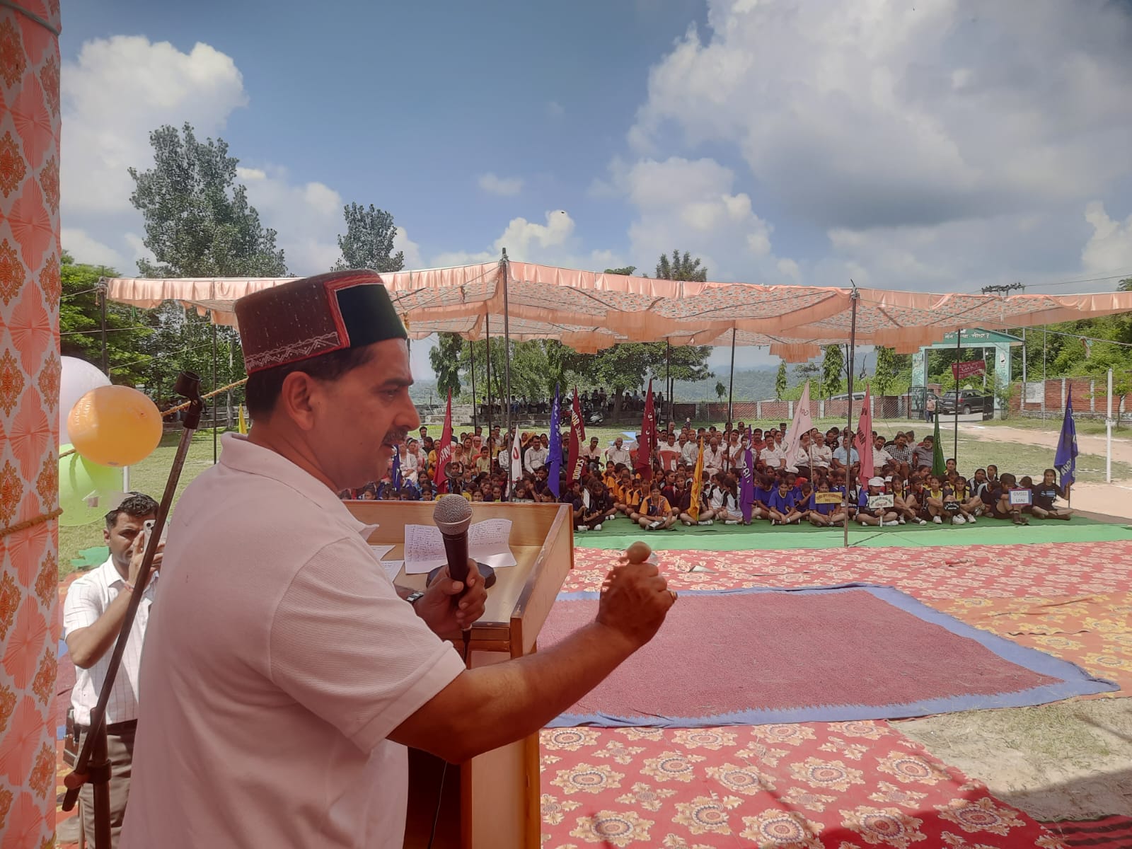 खेलकूद प्रतियोगिता के शुभारंभ मौके पर छात्रों को संबोधित करते हुए उपमुख्य सचेतक। खेलकूद प्रतियोगिता के शुभारंभ मौके पर छात्रों को संबोधित करते हुए उपमुख्य सचेतक।