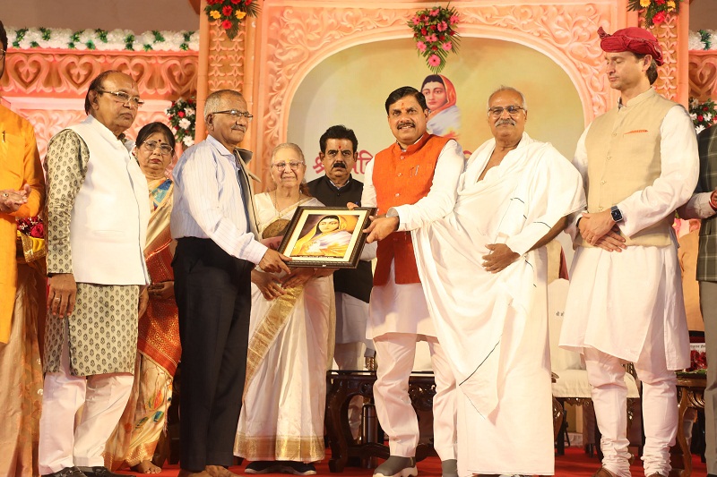 देवी अहिल्याबाई के आदर्शों और सिद्धांतों को जन-जन तक पहुंचाने के लिए होंगे लगातार कार्यक्रमः सीएम डॉ. यादव देवी अहिल्याबाई के आदर्शों और सिद्धांतों को जन-जन तक पहुंचाने के लिए होंगे लगातार कार्यक्रमः सीएम डॉ. यादव
