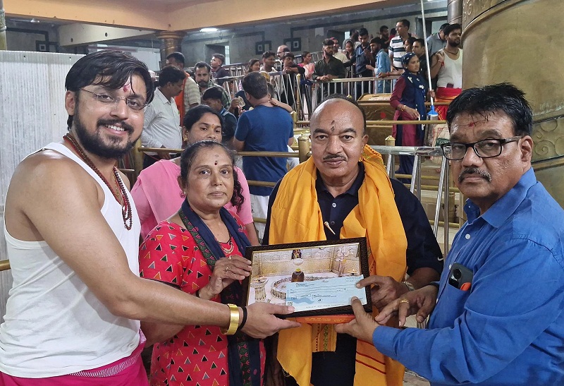 चतुर्दशी पर भांग चंदन और आभूषणों से हुआ भगवान महाकाल का दिव्य श्रृंगार, देखते ही रह गए भक्त चतुर्दशी पर भांग चंदन और आभूषणों से हुआ भगवान महाकाल का दिव्य श्रृंगार, देखते ही रह गए भक्त