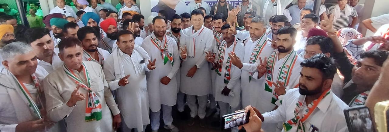 सुरजेवाला को समर्थन देने पहुंचे 32 गांव के सरपंच सुरजेवाला को समर्थन देने पहुंचे 32 गांव के सरपंच