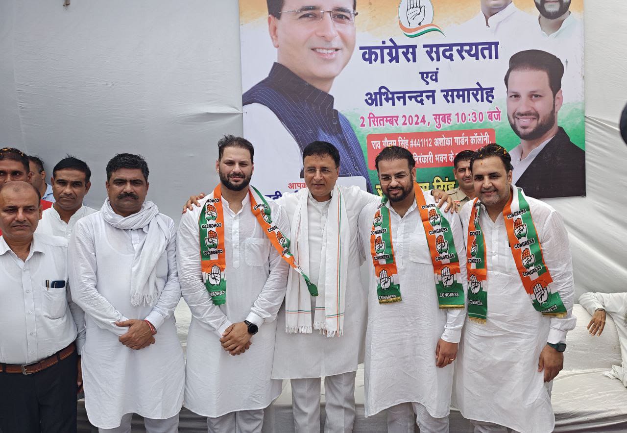 सुरजेवाला को समर्थन देते हुए राव गौतम व प्रयागराज बालू सुरजेवाला को समर्थन देते हुए राव गौतम व प्रयागराज बालू