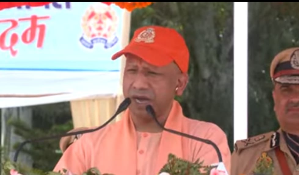 डॉ. भीमराव आंबेडकर पुलिस अकादमी में आयोजित दीक्षांत परेड समारोह में सलामी लेते व संबाेधित करते मुख्यमंत्री योगी आदित्यनाथ डॉ. भीमराव आंबेडकर पुलिस अकादमी में आयोजित दीक्षांत परेड समारोह में सलामी लेते व संबाेधित करते मुख्यमंत्री योगी आदित्यनाथ