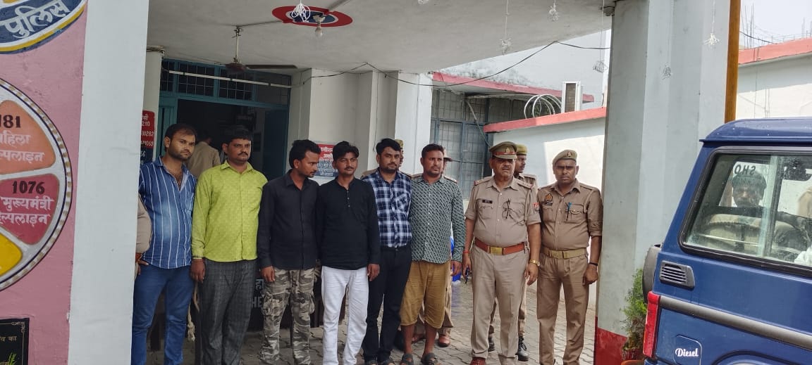 पुलिस गिरफ्त में जुआरी पुलिस गिरफ्त में जुआरी