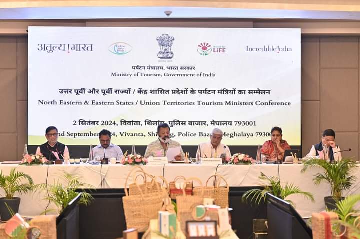 केंद्रीय पर्यटन मंत्री गजेंद्र सिंह शेखावत शिलांग में पर्यटन मंत्रियों के सम्मेलन की अध्यक्षता करते हुए। केंद्रीय पर्यटन मंत्री गजेंद्र सिंह शेखावत शिलांग में पर्यटन मंत्रियों के सम्मेलन की अध्यक्षता करते हुए।