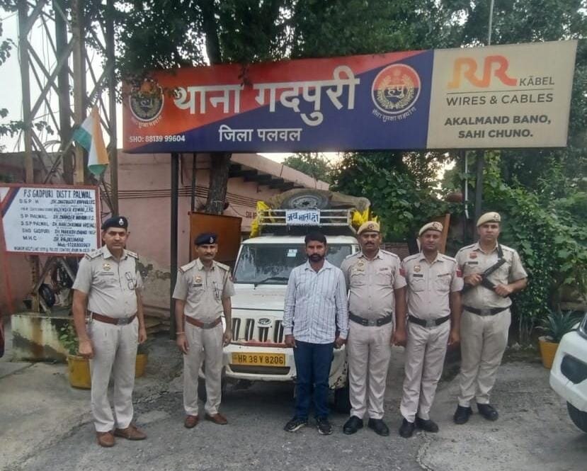 पलवल : लाखों की अवैध शराब समेत 5 काबू,मुकदमा दर्ज पलवल : लाखों की अवैध शराब समेत 5 काबू,मुकदमा दर्ज