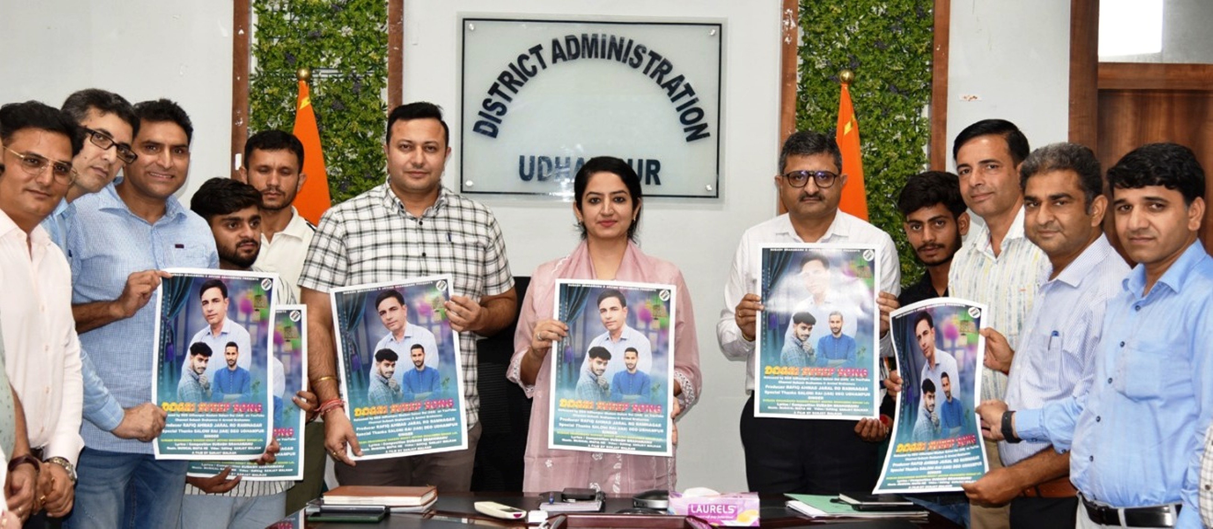 डीईओ उधमपुर ने मतदाता जागरूकता को बढ़ावा देने के लिए डोगरी स्वीप गीत जारी किया डीईओ उधमपुर ने मतदाता जागरूकता को बढ़ावा देने के लिए डोगरी स्वीप गीत जारी किया