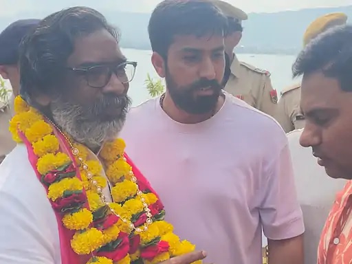 झारखंड के सीएम हेमंत सोरेन पहुंचे अजमेर झारखंड के सीएम हेमंत सोरेन पहुंचे अजमेर