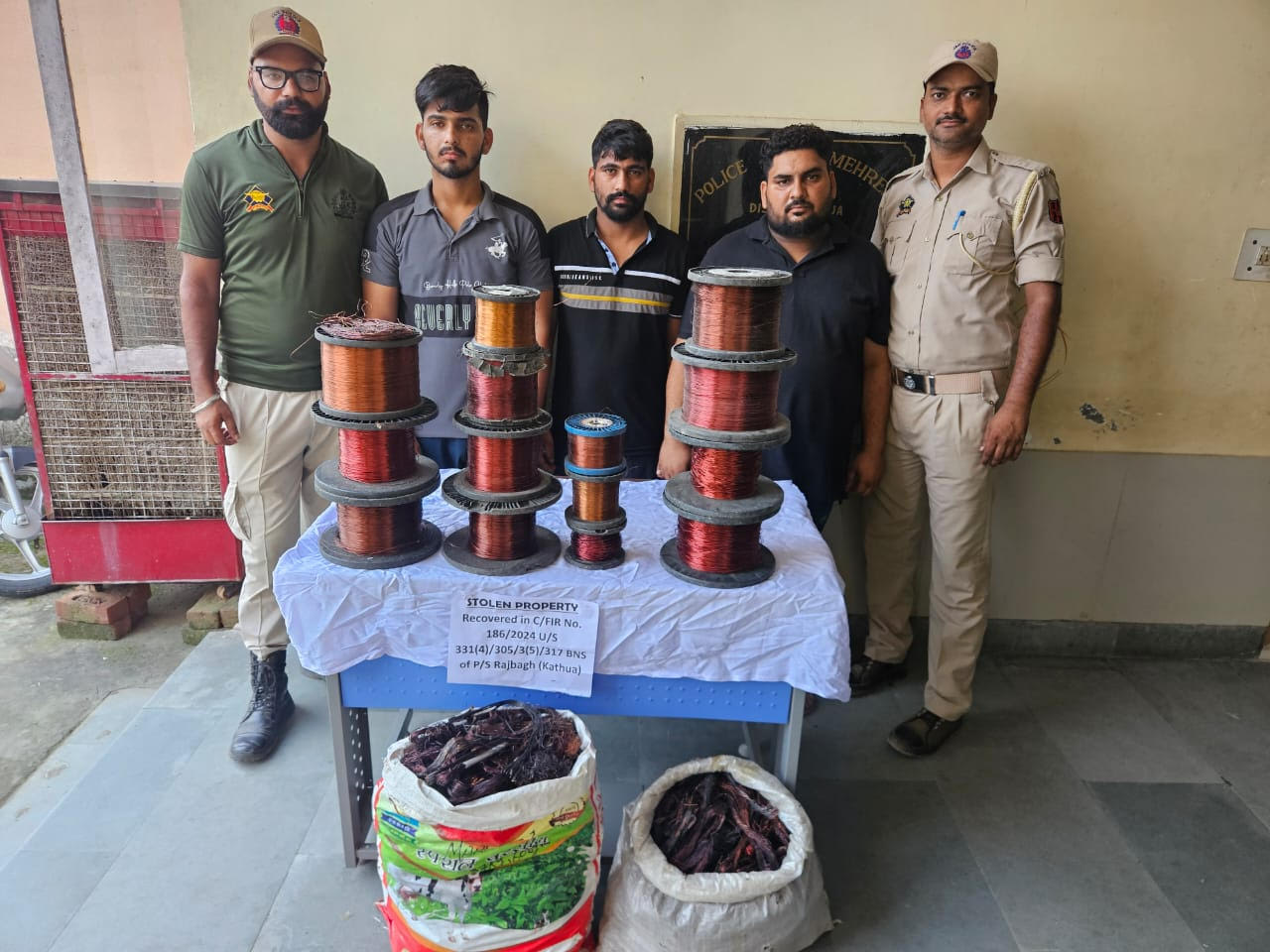 Kathua police solved the theft case Kathua police solved the theft case
