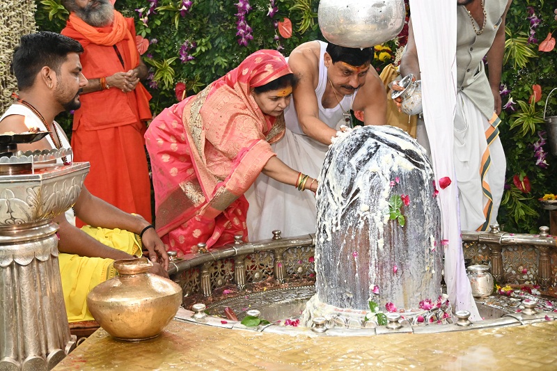 मप्रः मुख्यमंत्री डॉ. यादव ने भगवान महाकालेश्वर के दर्शन कर पूजन-अर्चन किया