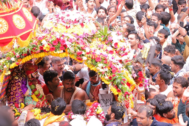 सोमवती अमावस्या पर राजसी ठाठ-बाट से निकली भगवान महाकाल की शाही सवारी सोमवती अमावस्या पर राजसी ठाठ-बाट से निकली भगवान महाकाल की शाही सवारी