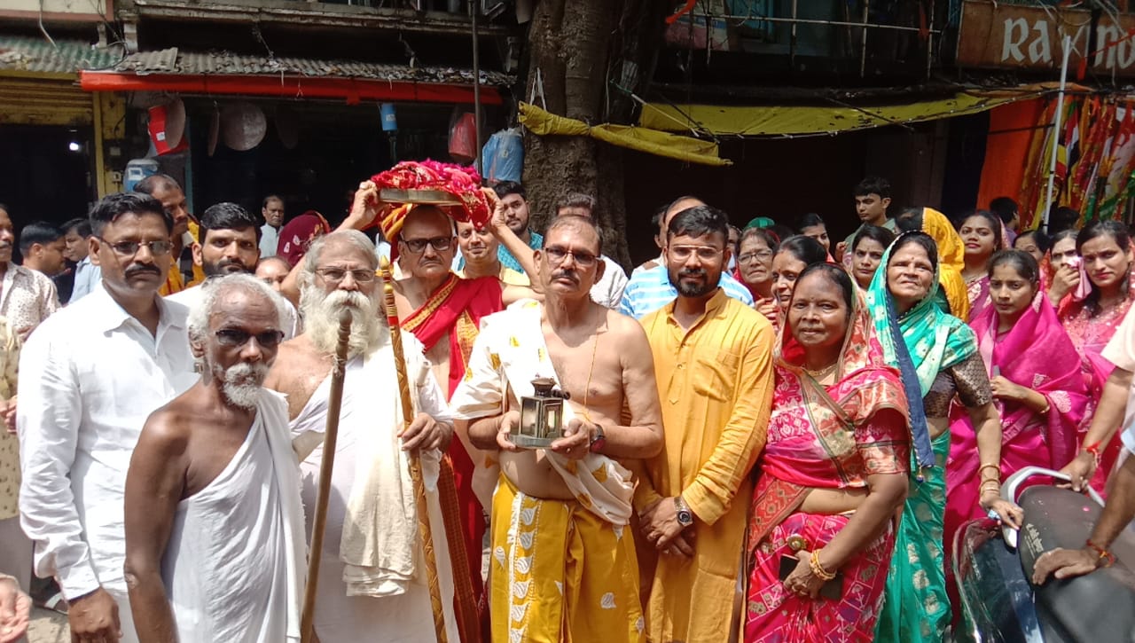 नगर में निकली कल्पसूत्र जी की शोभायात्रा। नगर में निकली कल्पसूत्र जी की शोभायात्रा।