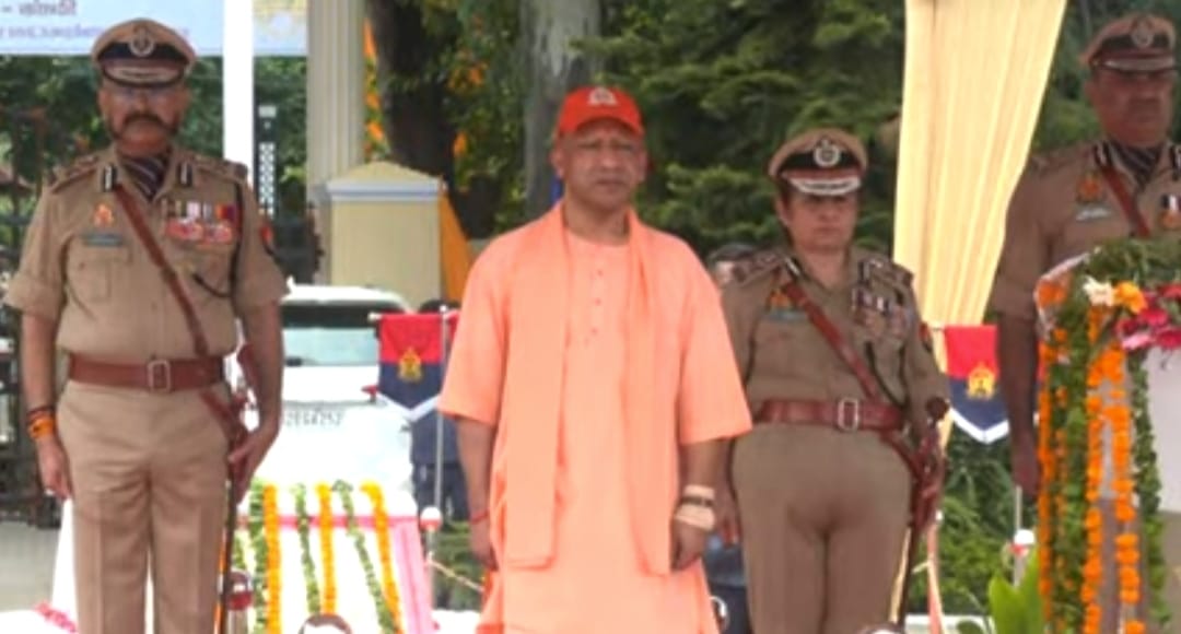 डॉ. भीमराव आंबेडकर पुलिस अकादमी में आयोजित दीक्षांत परेड समारोह में सलामी लेते व संबाेधित करते मुख्यमंत्री योगी आदित्यनाथ डॉ. भीमराव आंबेडकर पुलिस अकादमी में आयोजित दीक्षांत परेड समारोह में सलामी लेते व संबाेधित करते मुख्यमंत्री योगी आदित्यनाथ