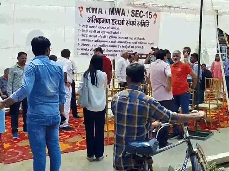 सेक्टर-15 की मार्केट का दृश्य सेक्टर-15 की मार्केट का दृश्य