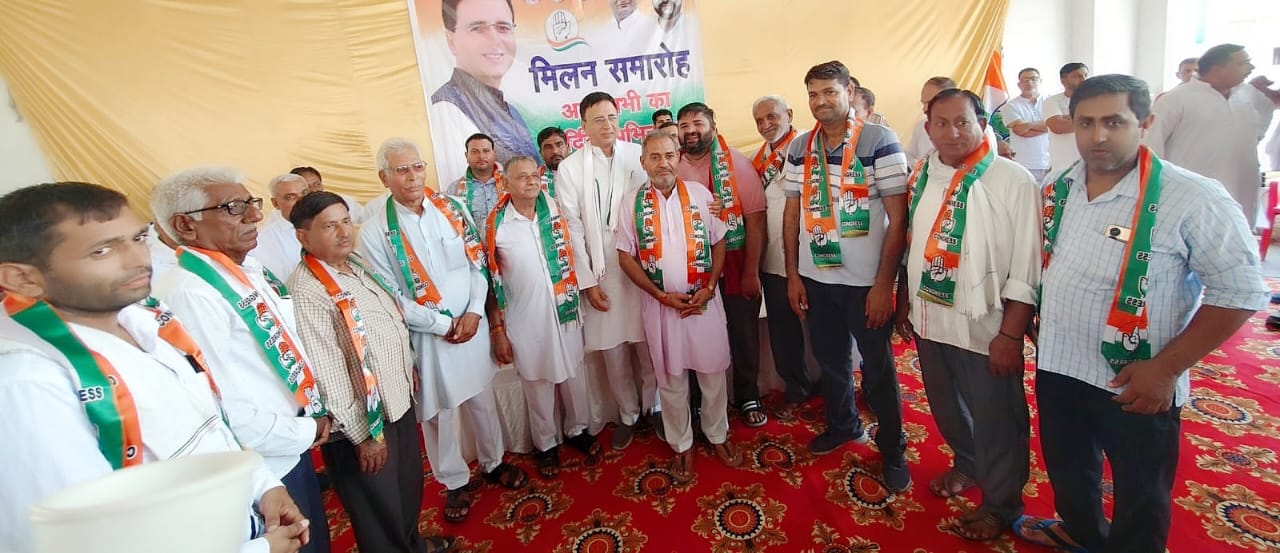सुरजेवाला को साथियों सहित समर्थन देने पहुंचे प्रयागराज बालू सुरजेवाला को साथियों सहित समर्थन देने पहुंचे प्रयागराज बालू