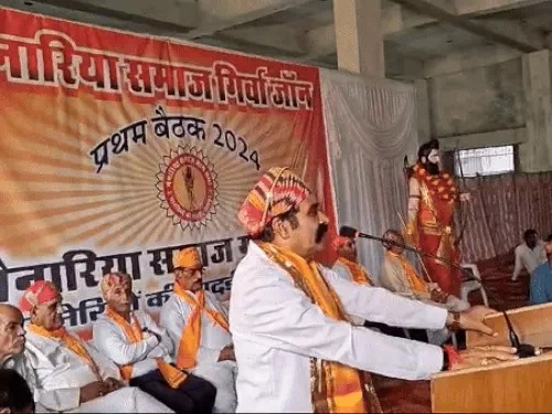 मेनारिया समाज की उदयपुर में हुई बैठक में शामिल समाजजन मेनारिया समाज की उदयपुर में हुई बैठक में शामिल समाजजन
