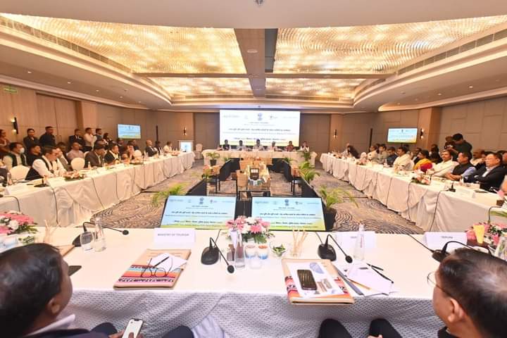 केंद्रीय पर्यटन मंत्री गजेंद्र सिंह शेखावत शिलांग में पर्यटन मंत्रियों के सम्मेलन की अध्यक्षता करते हुए। केंद्रीय पर्यटन मंत्री गजेंद्र सिंह शेखावत शिलांग में पर्यटन मंत्रियों के सम्मेलन की अध्यक्षता करते हुए।