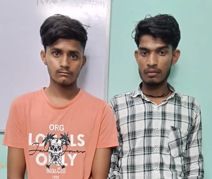 एंटी गैंगस्टर टास्क फोर्स ने जयपुर में किसी बड़ी वारदात को अंजाम देने आये दो युवको को अवैध हथियार सहित पकड़ा एंटी गैंगस्टर टास्क फोर्स ने जयपुर में किसी बड़ी वारदात को अंजाम देने आये दो युवको को अवैध हथियार सहित पकड़ा