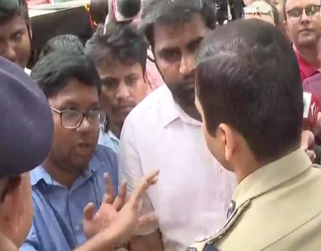 22 घंटे के बाद आंदोलन के सामने झुकी पुलिस 0 22 घंटे के बाद आंदोलन के सामने झुकी पुलिस 0