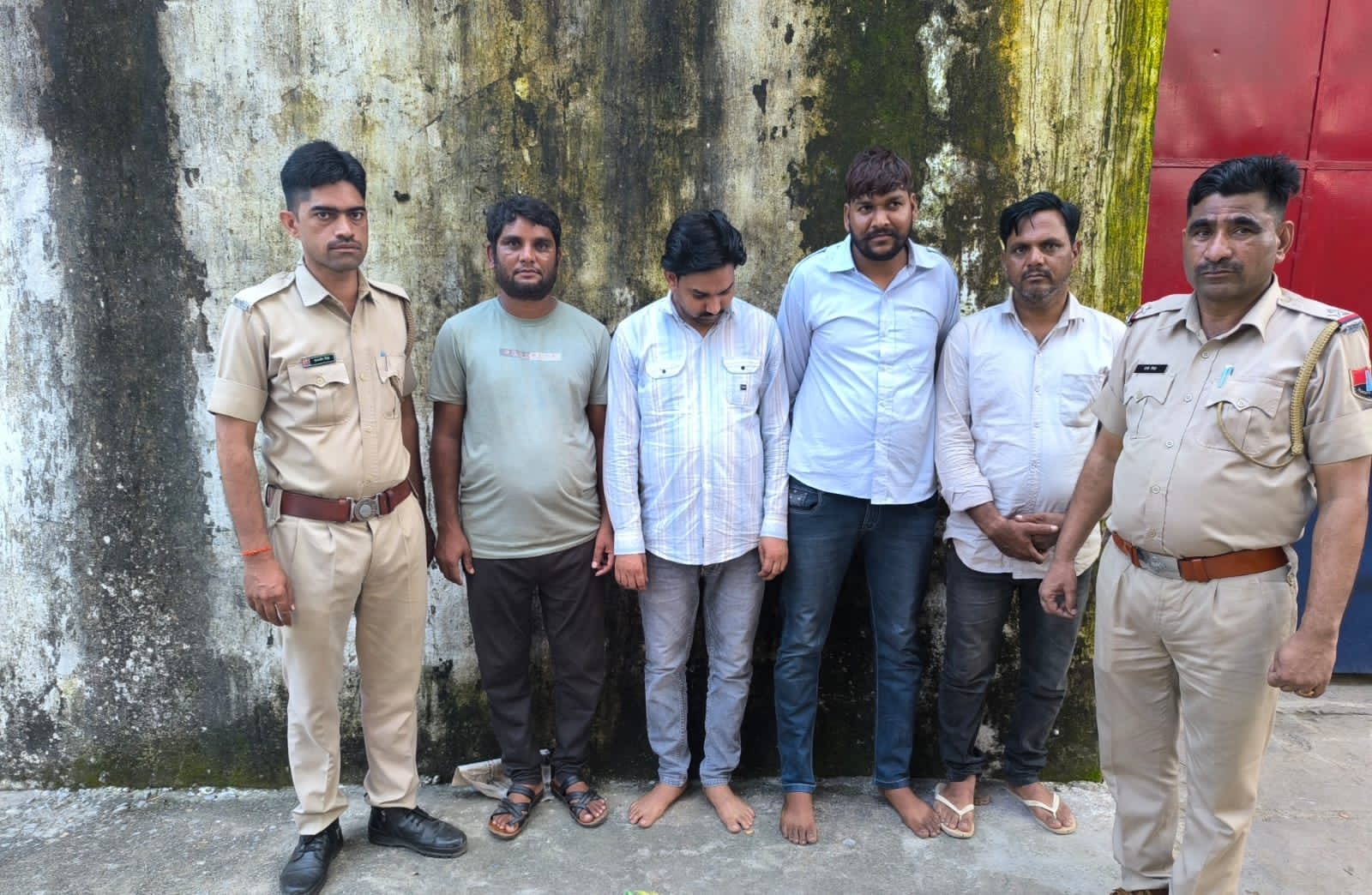 चितौड़गढ़ जिले की गंगरार थाना पुलिस ने मुंगफली खुर्द बुर्द के आरोप में पकड़े आरोपित। चितौड़गढ़ जिले की गंगरार थाना पुलिस ने मुंगफली खुर्द बुर्द के आरोप में पकड़े आरोपित।