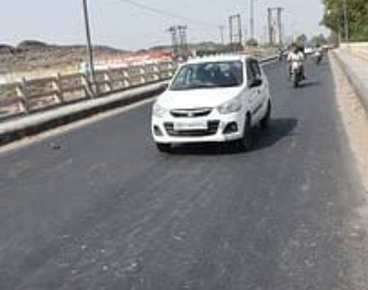 - मुरादाबाद में रामपुर रोड पर रामगंगा नदी बना पुल - मुरादाबाद में रामपुर रोड पर रामगंगा नदी बना पुल