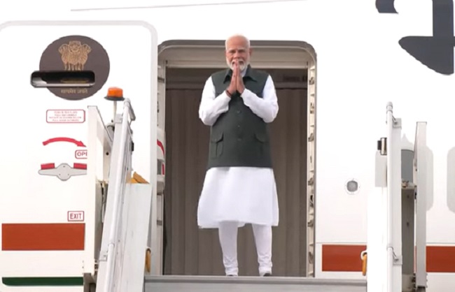 प्रधानमंत्री नरेन्द्र मोदी नई दिल्ली से आज सुबह ब्रुनेई के लिए रवाना हुए। वो ब्रुनेई से सिंगापुर भी जाएंगे।