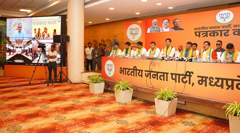 इंदौर-मनमाड़ रेल लाइन परियोजना की स्वीकृति मालवा-निमाड़ क्षेत्र के लिए ऐतिहासिक सौगातः मुख्यमंत्री डॉ. यादव इंदौर-मनमाड़ रेल लाइन परियोजना की स्वीकृति मालवा-निमाड़ क्षेत्र के लिए ऐतिहासिक सौगातः मुख्यमंत्री डॉ. यादव