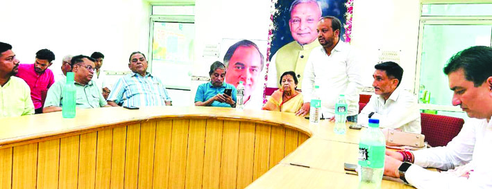 बैठक के दौरान बैठक के दौरान