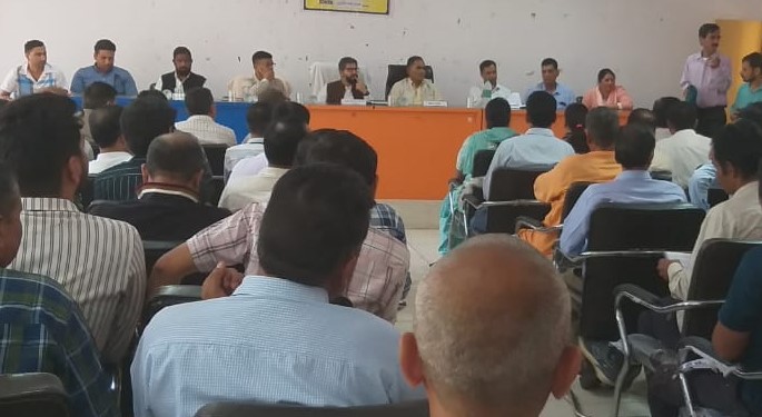 नारायणबगड में आयोजित तहसील दिवस पर समस्याऐं सुनते हुए सीडीओ। नारायणबगड में आयोजित तहसील दिवस पर समस्याऐं सुनते हुए सीडीओ।