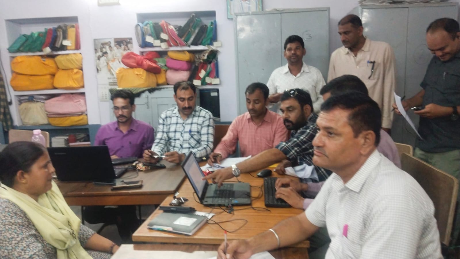 भीलवाड़ा के आसींद में नामदुरस्ती करण के लिए 80 हजार रू की रिश्वत लेते पटवारी ट्रैप, गिरदावर फरारि भीलवाड़ा के आसींद में नामदुरस्ती करण के लिए 80 हजार रू की रिश्वत लेते पटवारी ट्रैप, गिरदावर फरारि