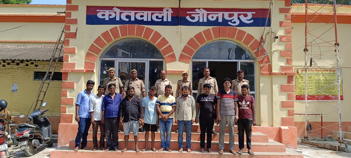 पुलिस ने जुआ खेलते 10 लोगो को किया गिरफ्तार पुलिस ने जुआ खेलते 10 लोगो को किया गिरफ्तार
