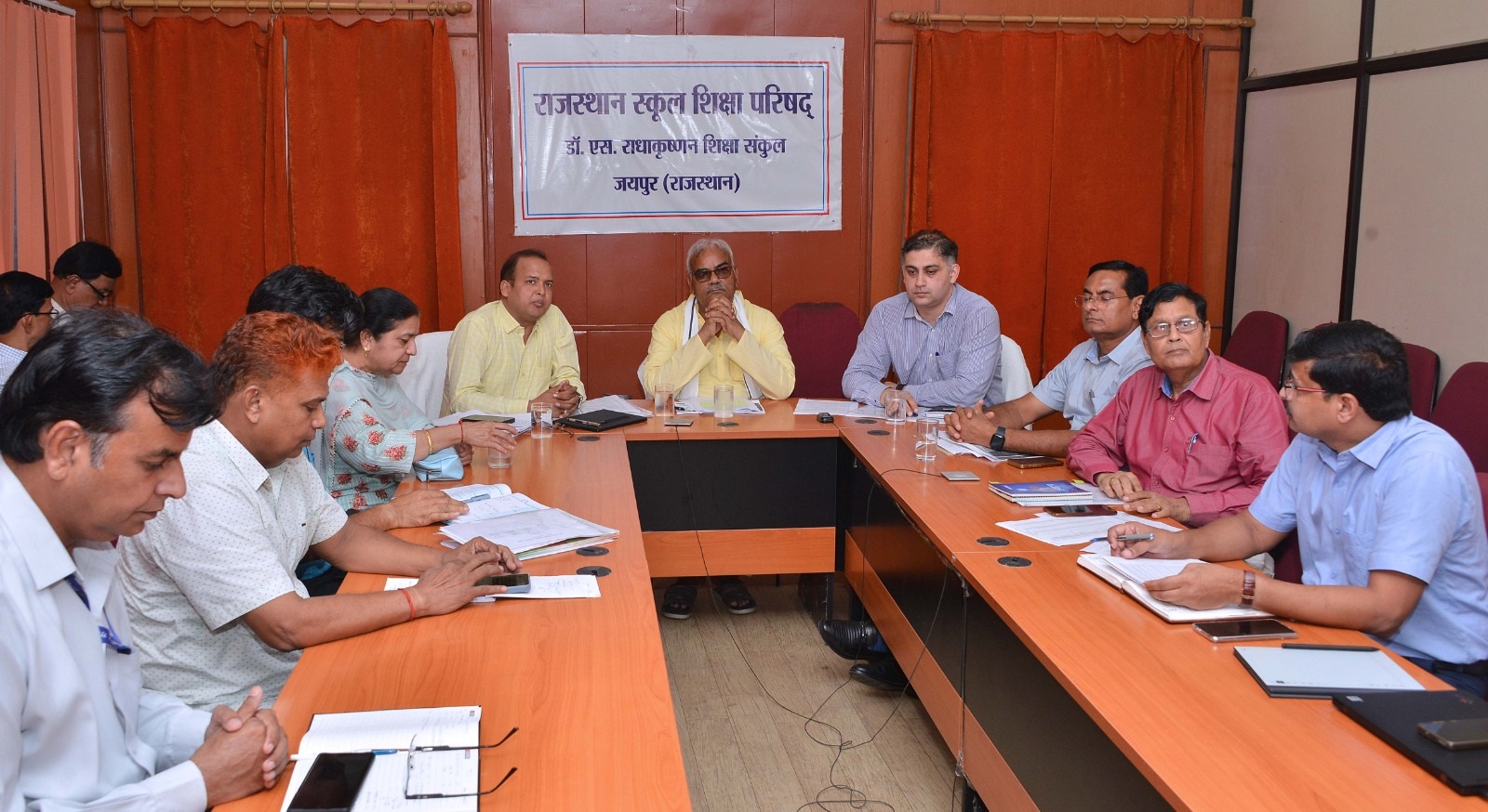 शिक्षा संकुल में आयोजित वीसी लेते दिलावर। शिक्षा संकुल में आयोजित वीसी लेते दिलावर।