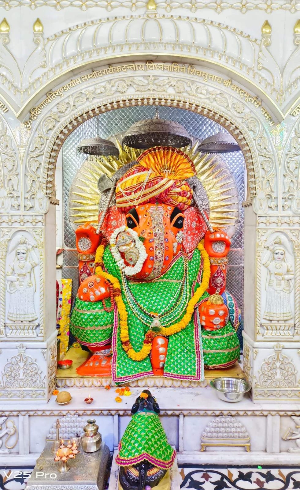 श्री गणेश जन्मोत्सव: गणेश चतुर्थी को राजशाही पोशाक सहित स्वर्ण मंडित मुकुट का रहेगा विशेष आकर्षण श्री गणेश जन्मोत्सव: गणेश चतुर्थी को राजशाही पोशाक सहित स्वर्ण मंडित मुकुट का रहेगा विशेष आकर्षण