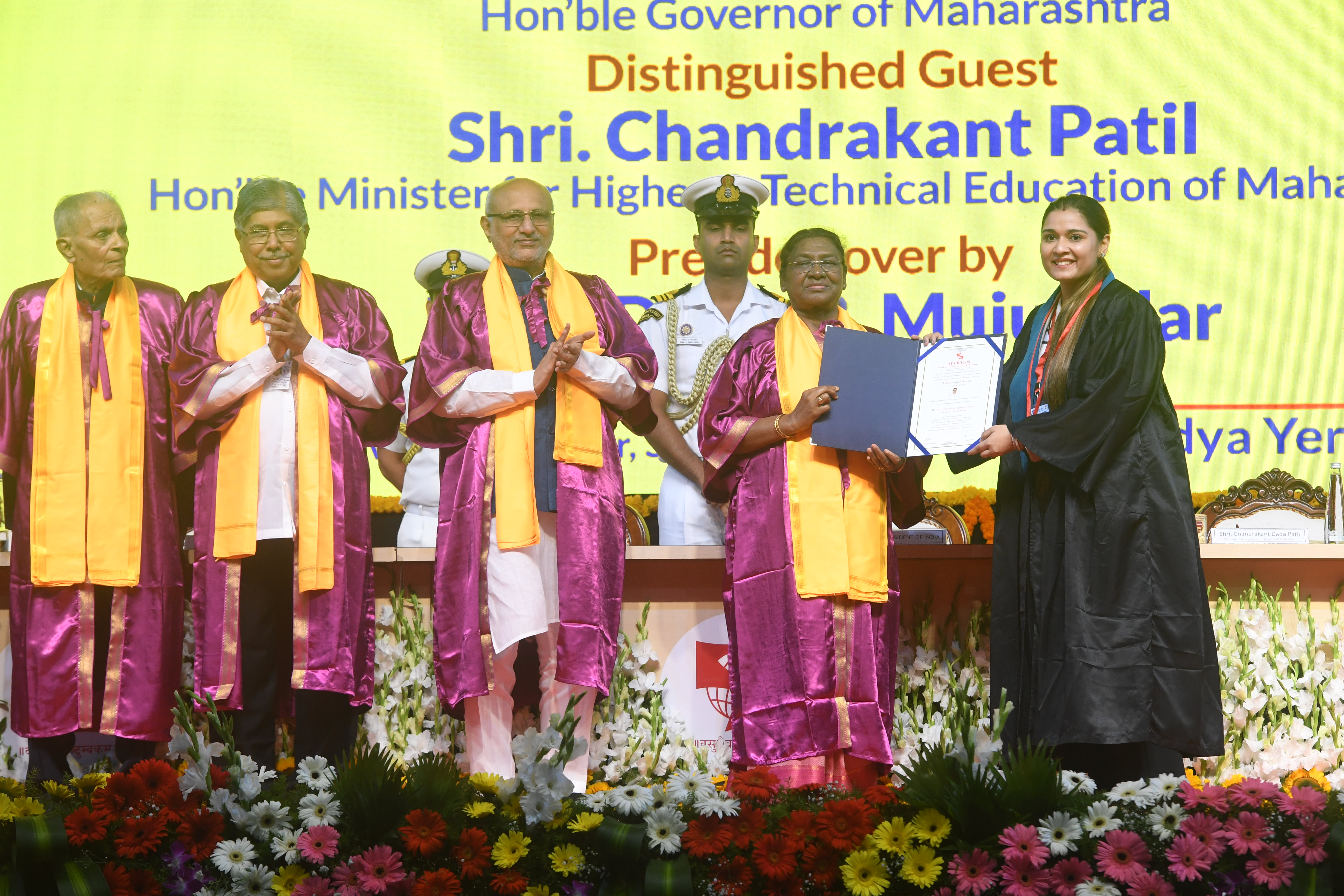 महाराष्ट्र के पुणे में सिम्बायोसिस इंटरनेशनल डीम्ड यूनिवर्सिटी के 21वें दीक्षांत समारोह में राष्ट्रपति द्रौपदी महाराष्ट्र के पुणे में सिम्बायोसिस इंटरनेशनल डीम्ड यूनिवर्सिटी के 21वें दीक्षांत समारोह में राष्ट्रपति द्रौपदी