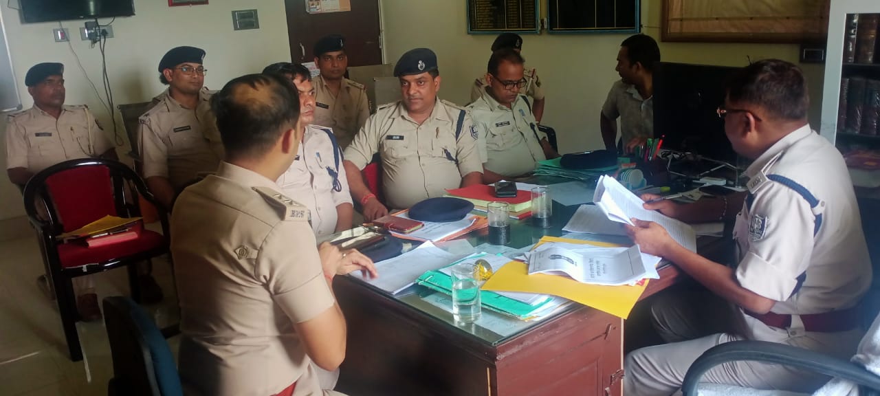 क्राइम मीटिंग में एसडीपीओ ने थानाध्यक्षों को दिए कई निर्देश क्राइम मीटिंग में एसडीपीओ ने थानाध्यक्षों को दिए कई निर्देश