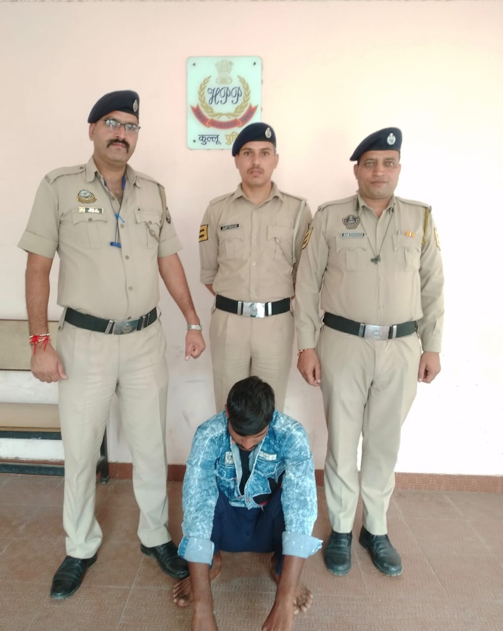 चरस के साथ चरस के साथ