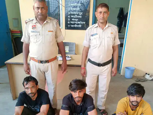पलवल: बाईक चोरी कर आग लगाने वाले 3 आरोपियों कि किया गिरफ्तार पलवल: बाईक चोरी कर आग लगाने वाले 3 आरोपियों कि किया गिरफ्तार