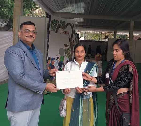 छतरपुर : शिक्षिका कल्पना मुखरैया ने अपनी कार्यशौली से कायम की मिसाल छतरपुर : शिक्षिका कल्पना मुखरैया ने अपनी कार्यशौली से कायम की मिसाल