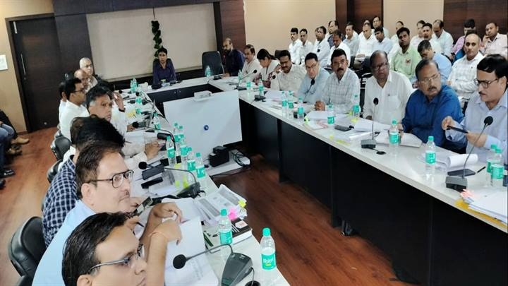 उपभोक्ताओं को गुणवत्तापूर्ण बिजली आपूर्ति करे साथ ही राजस्व संग्रहण भी समय पर होः एमडी तोमर उपभोक्ताओं को गुणवत्तापूर्ण बिजली आपूर्ति करे साथ ही राजस्व संग्रहण भी समय पर होः एमडी तोमर