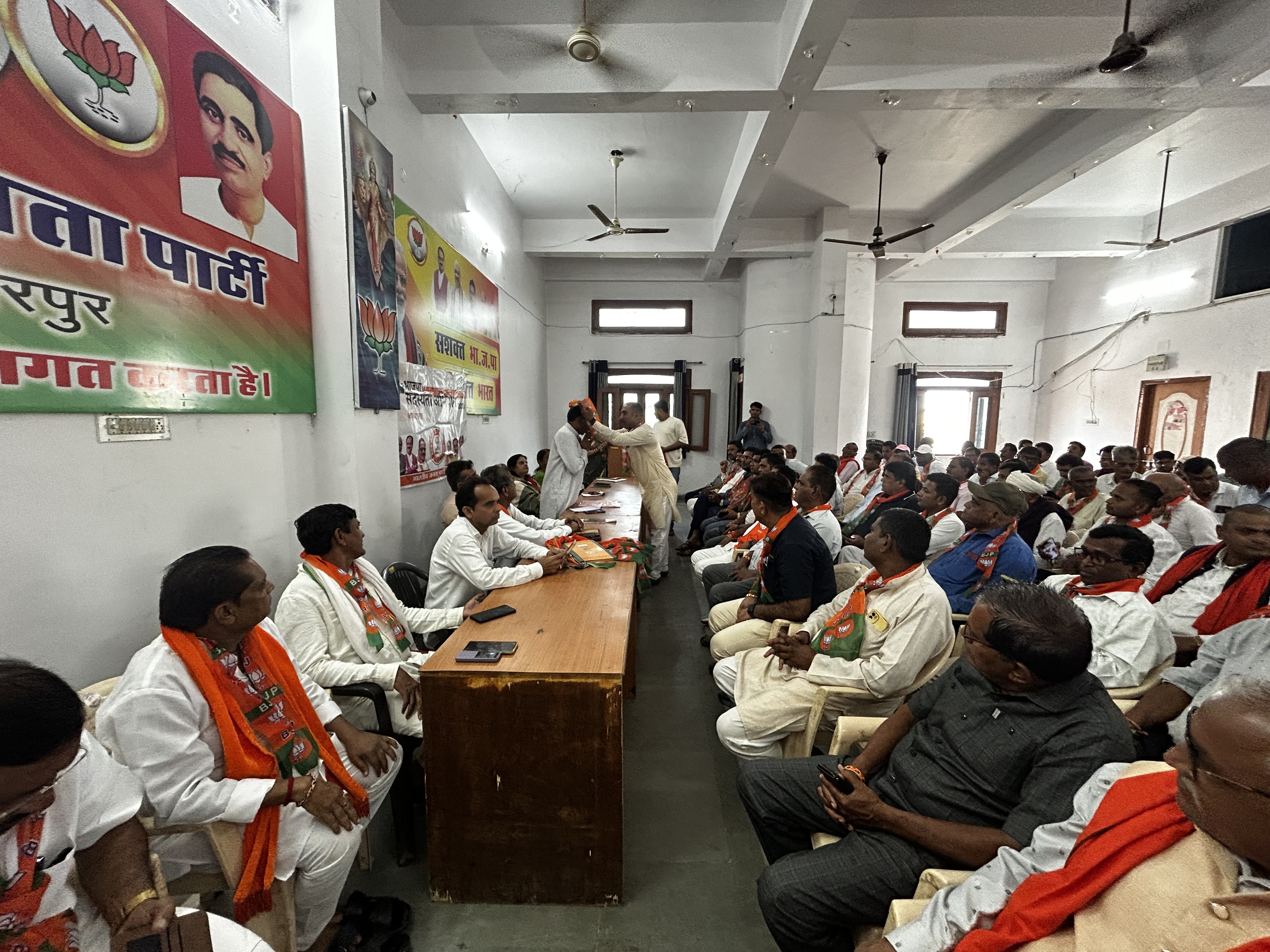 सदस्यता अभियान का शुभारंभ करते सांसद मन्नालाल रावत सदस्यता अभियान का शुभारंभ करते सांसद मन्नालाल रावत