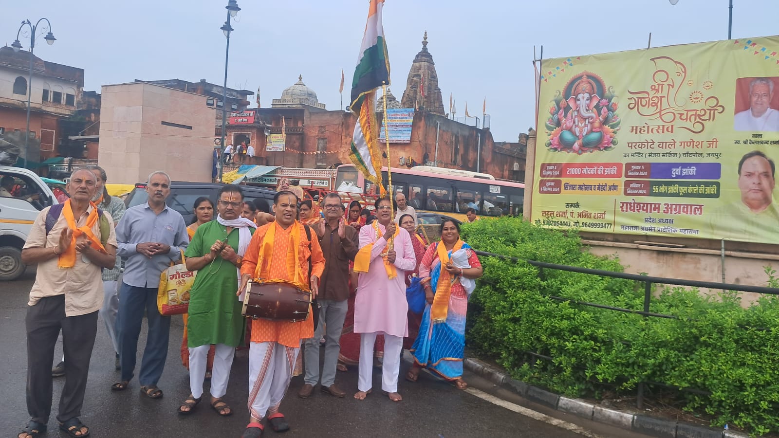 छोटी चौपड़ से सीताराम जी के मंदिर से नगर परिक्रमा पर निकले श्रद्धालु छोटी चौपड़ से सीताराम जी के मंदिर से नगर परिक्रमा पर निकले श्रद्धालु