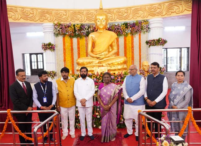 राष्ट्रपति द्रौपदी मुर्मू ने लातुर में विश्वशांति बुद्ध विहार का उद्घाटन किया राष्ट्रपति द्रौपदी मुर्मू ने लातुर में विश्वशांति बुद्ध विहार का उद्घाटन किया