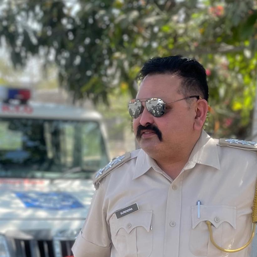 मोटर वाहन निरीक्षक के छह ठिकानों पर एसीबी की छापेमारी मोटर वाहन निरीक्षक के छह ठिकानों पर एसीबी की छापेमारी